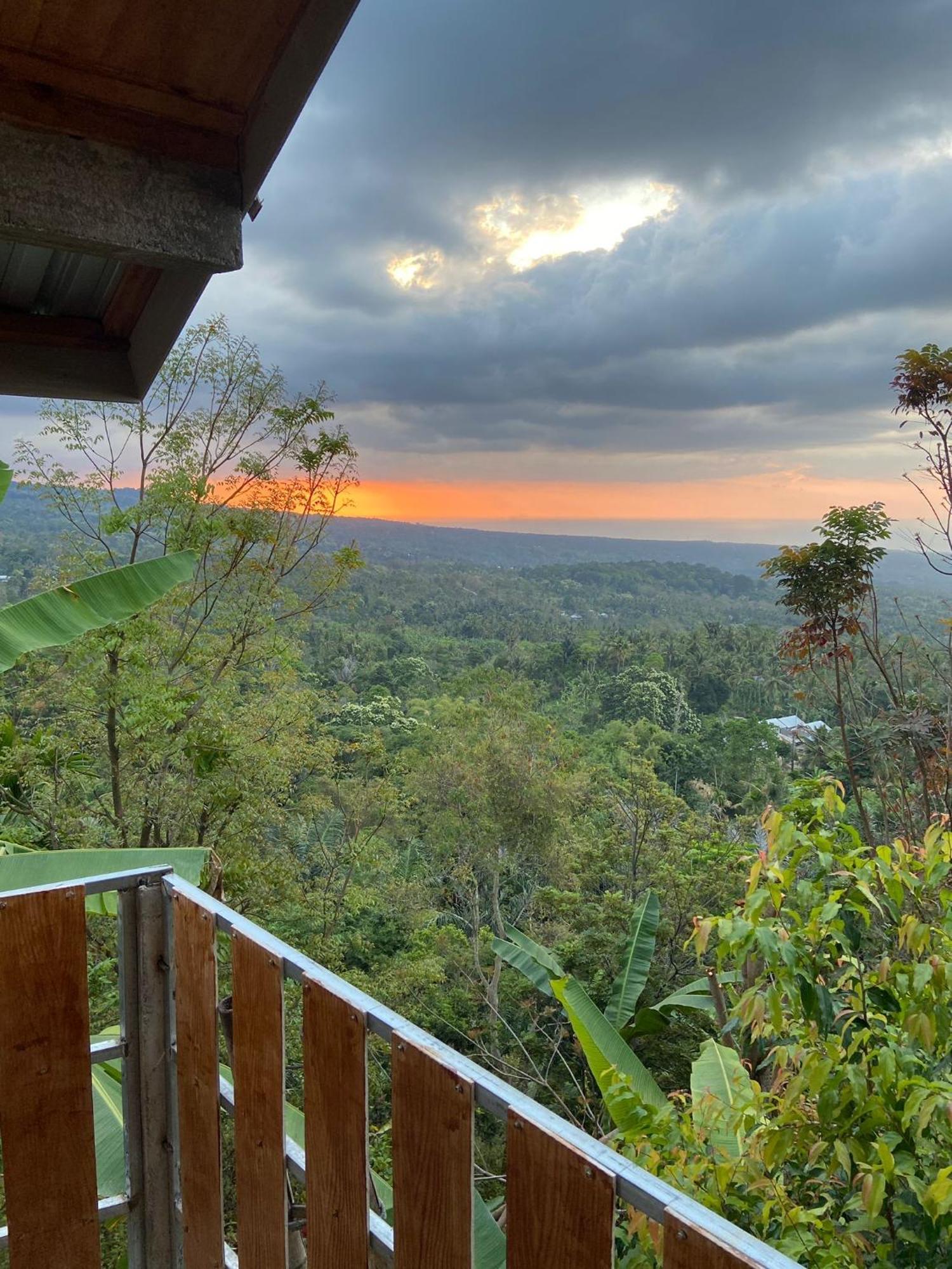 Апартаменты Senaru Sunset House Экстерьер фото